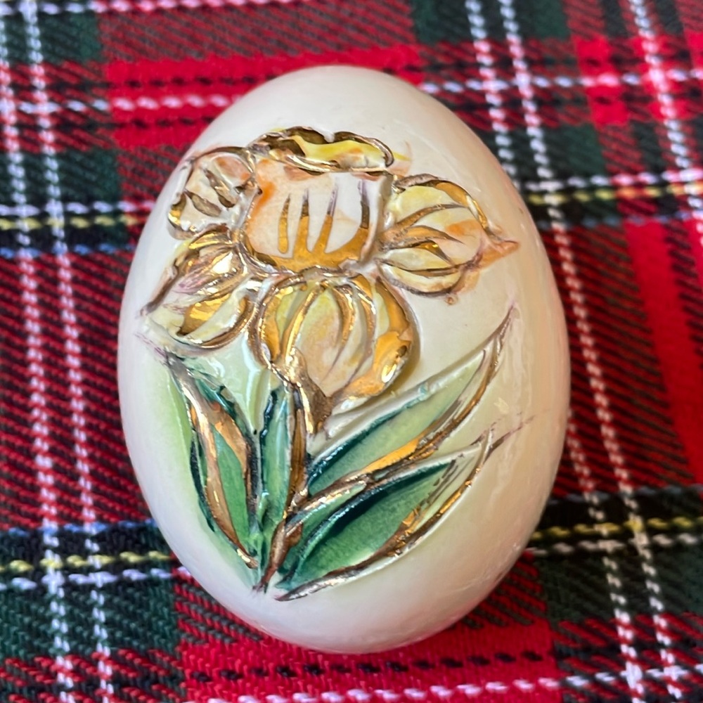 Vintage hand made daffodil flower egg